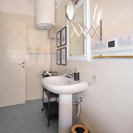 2 Bedroom In *