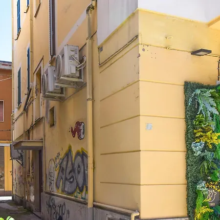 Apartment 2 Bedroom In *